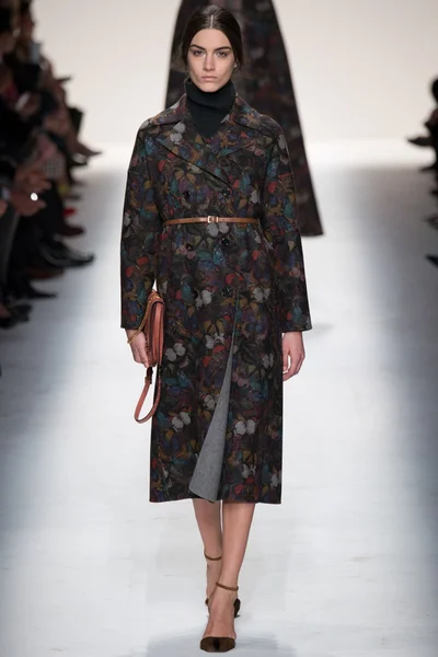 Look 28